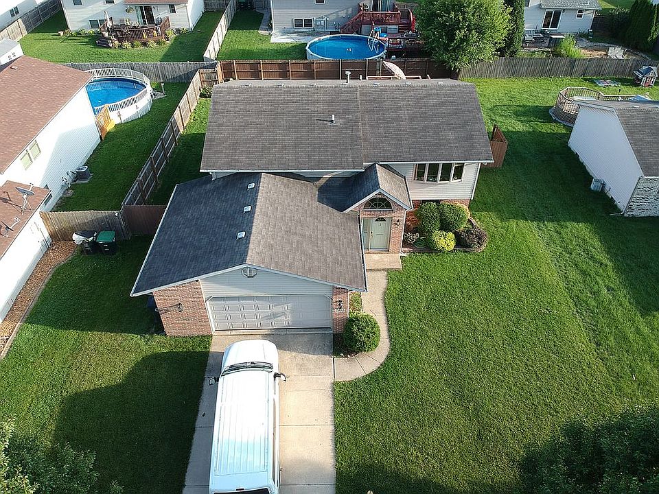 2nd image of 2955 Tulip Ln