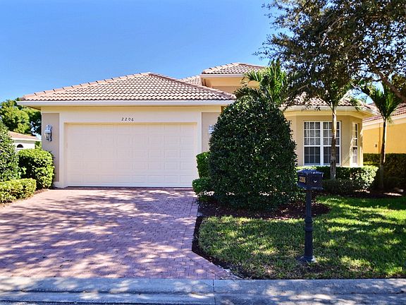 3rd image of 2206 Falls Cir