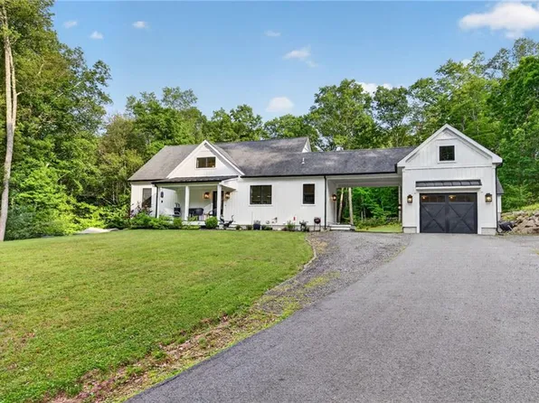 1425 Maple Valley Rd, Coventry, RI 02827