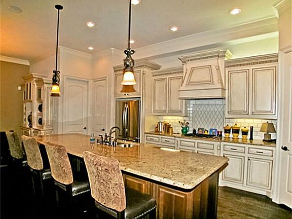 2nd image of 3904 Heritage Oaks Dr
