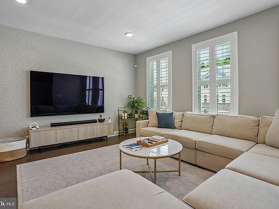5th image of 44 Sullivan Way