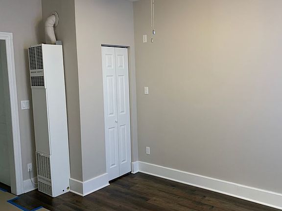 3rd image of 2225 S Wood St #7204624