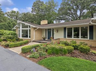36 Mockingbird Ln, Oak Brook, IL 60523