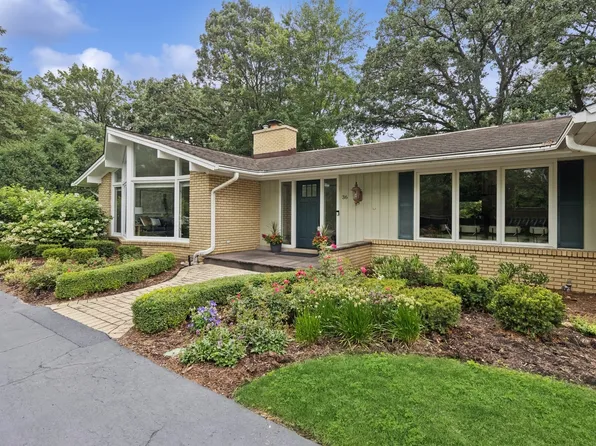 36 Mockingbird Ln, Oak Brook, IL 60523