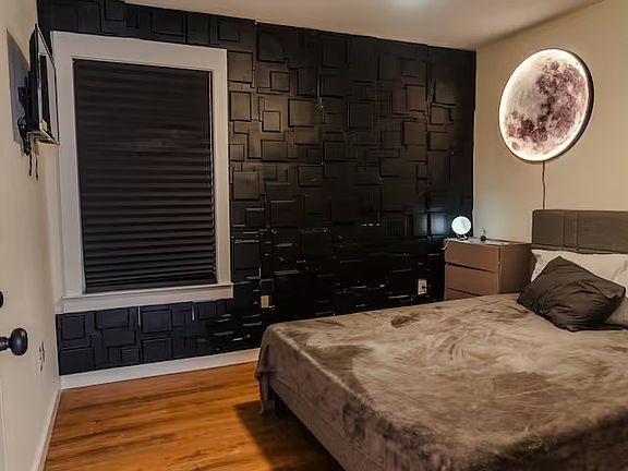 2nd image of 913 W La Rua St