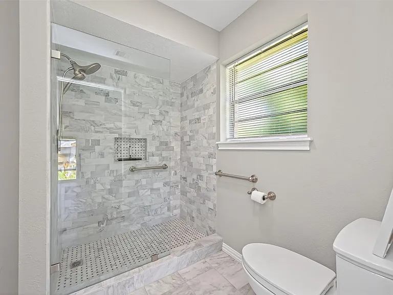 105 Glenmora Ct — Photo 27
