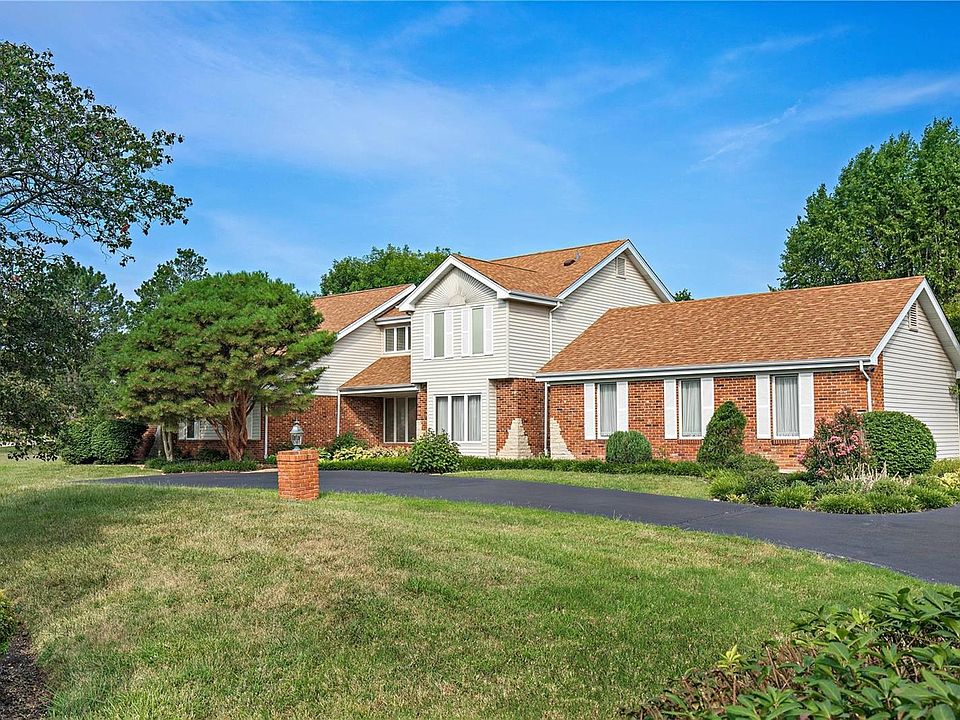 Welcome to 12945 Carberry Place,  Sitting on over an acre lot !!