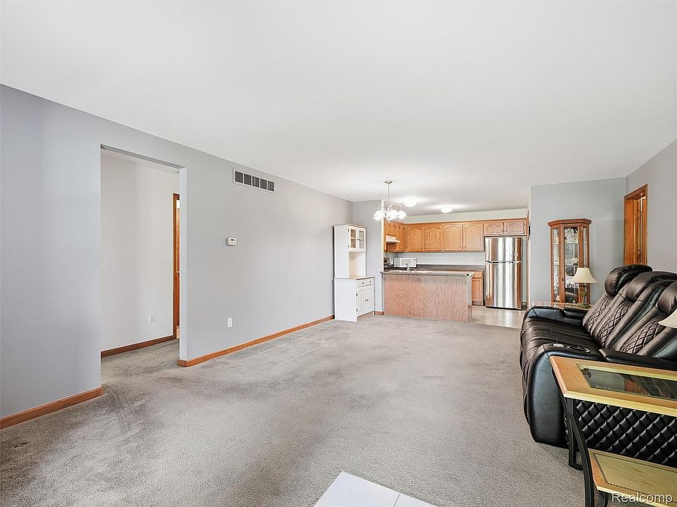 48728 Chester Ct, photo 9