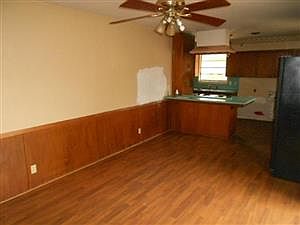 2nd image of 815 Highland Oaks Dr