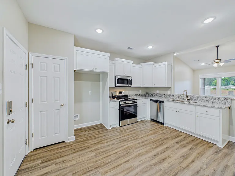 306 Redbud Ct — Photo 7