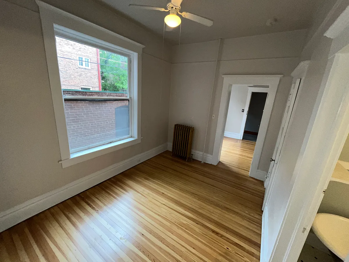 Building Photo - 1055 N Clarkson St #5