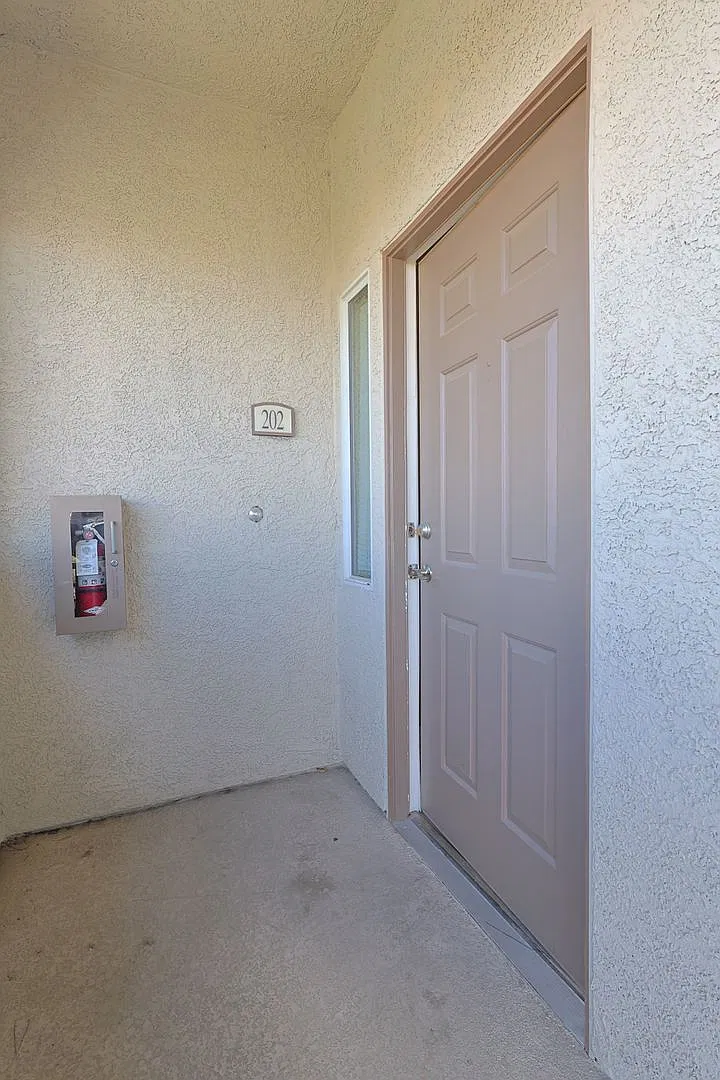 Modern Condo in Gated Community! — Photo 4