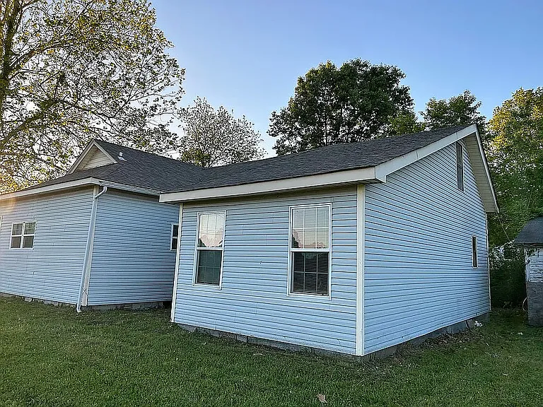 300 Kelly Dr — Photo 2