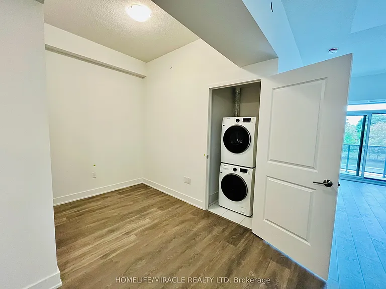 202 Burnhamthorpe Rd E #204 — Photo 8