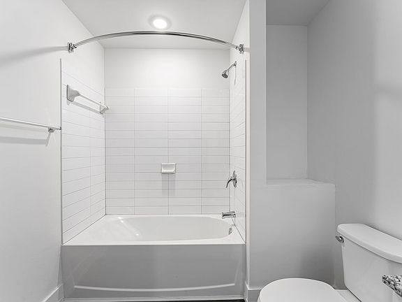 3rd image of 1414 SW 17th Pl #304
