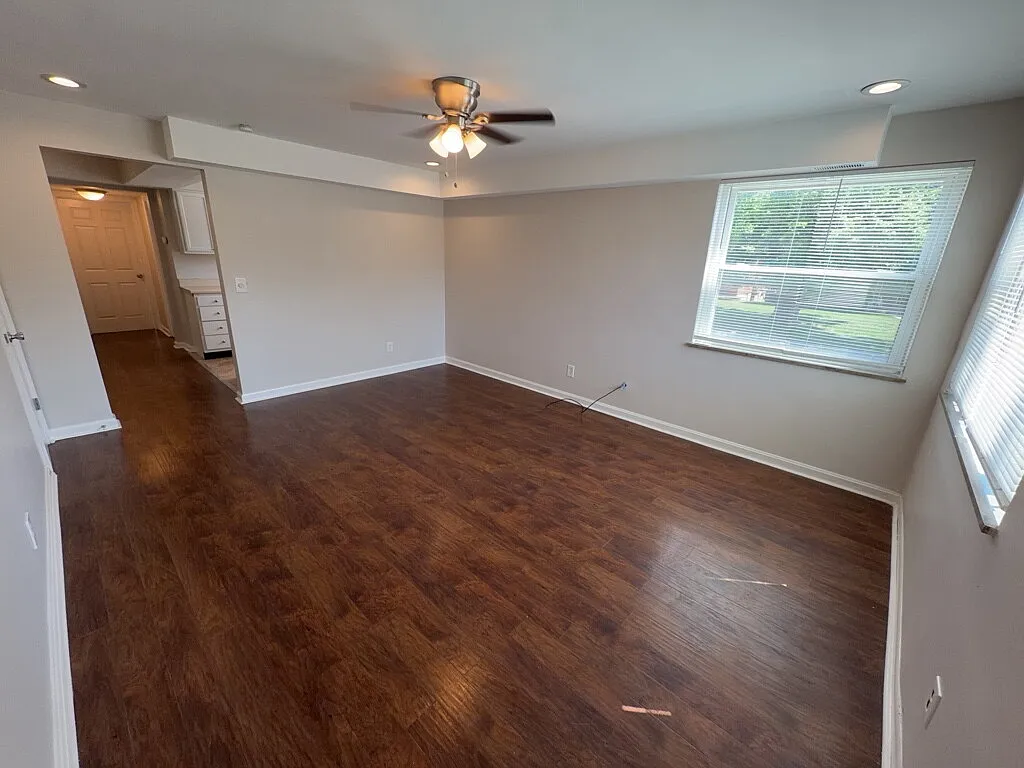 3918 E Gatewood Ln Apt 2 — Photo 3