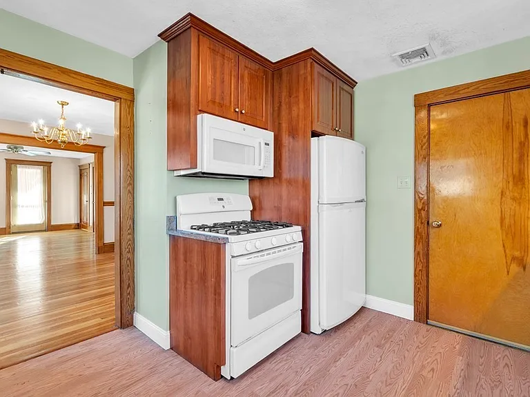 11-13 Bridgham Ave #2 — Photo 4