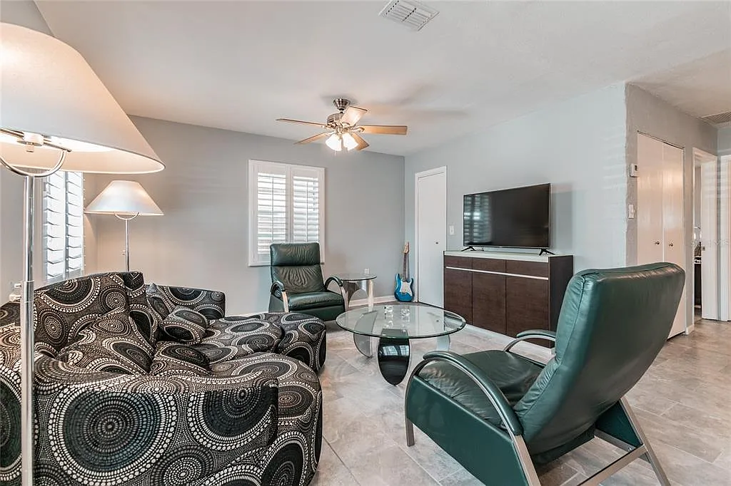 3 bed, 2.0 bath, 1156 sqft, $2,550 — Photo 1