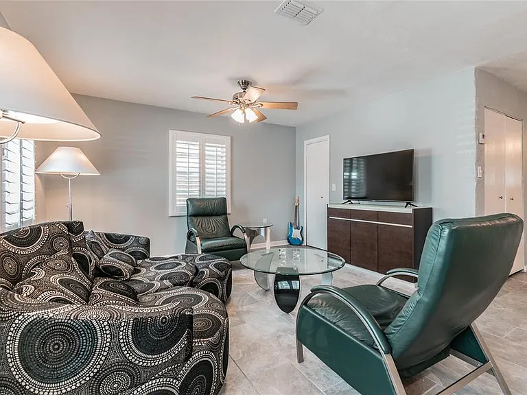 3611 W Anderson Ave — Photo 28