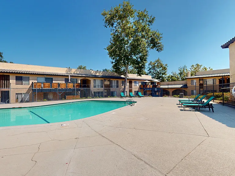 Charter Oaks Apartments — Photo 24