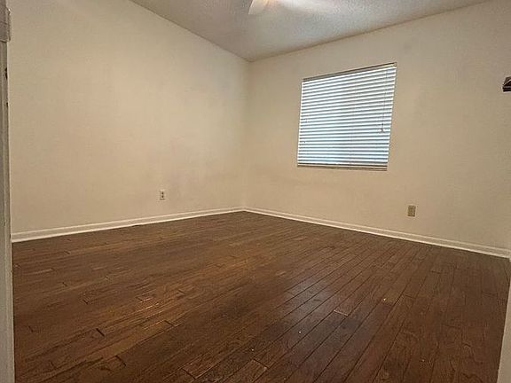 4th image of 821 Orchid Springs Dr