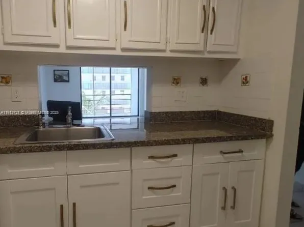 2935 NE 163rd St APT 4Q, North Miami Beach, FL 33160