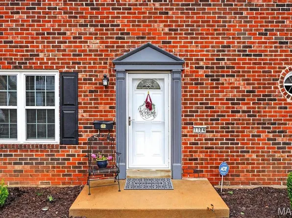 1104 Cantina Dr, Saint Louis, MO 63141