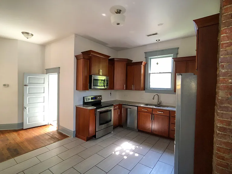 1813 Elliott Ave — Photo 29