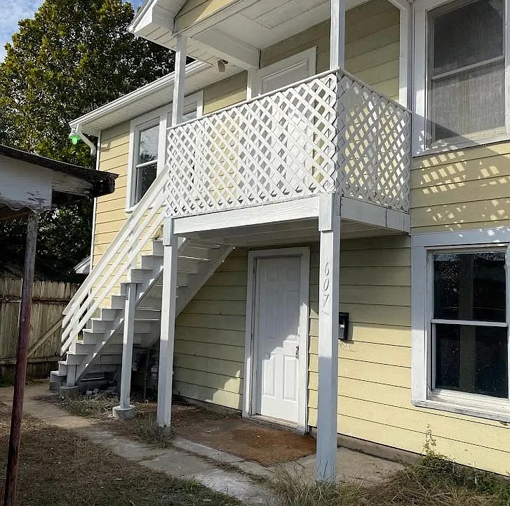 607 S Main St #A