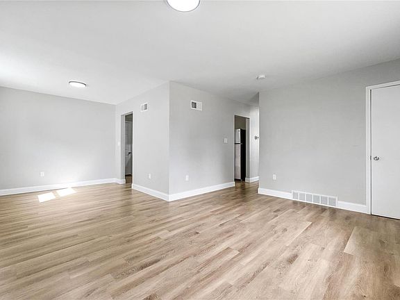 4th image of 1211 Walker Ave