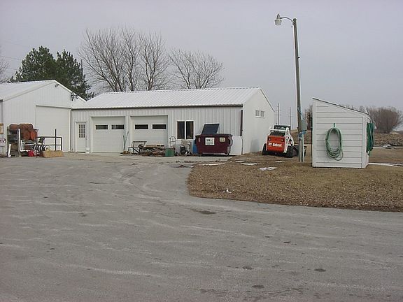 3rd image of 64118 Lincoln Hwy