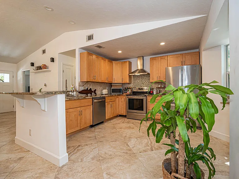 1075 Morningside Dr — Photo 23