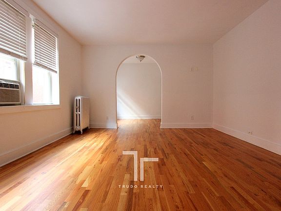 2nd image of 540 W Surf St #54651N