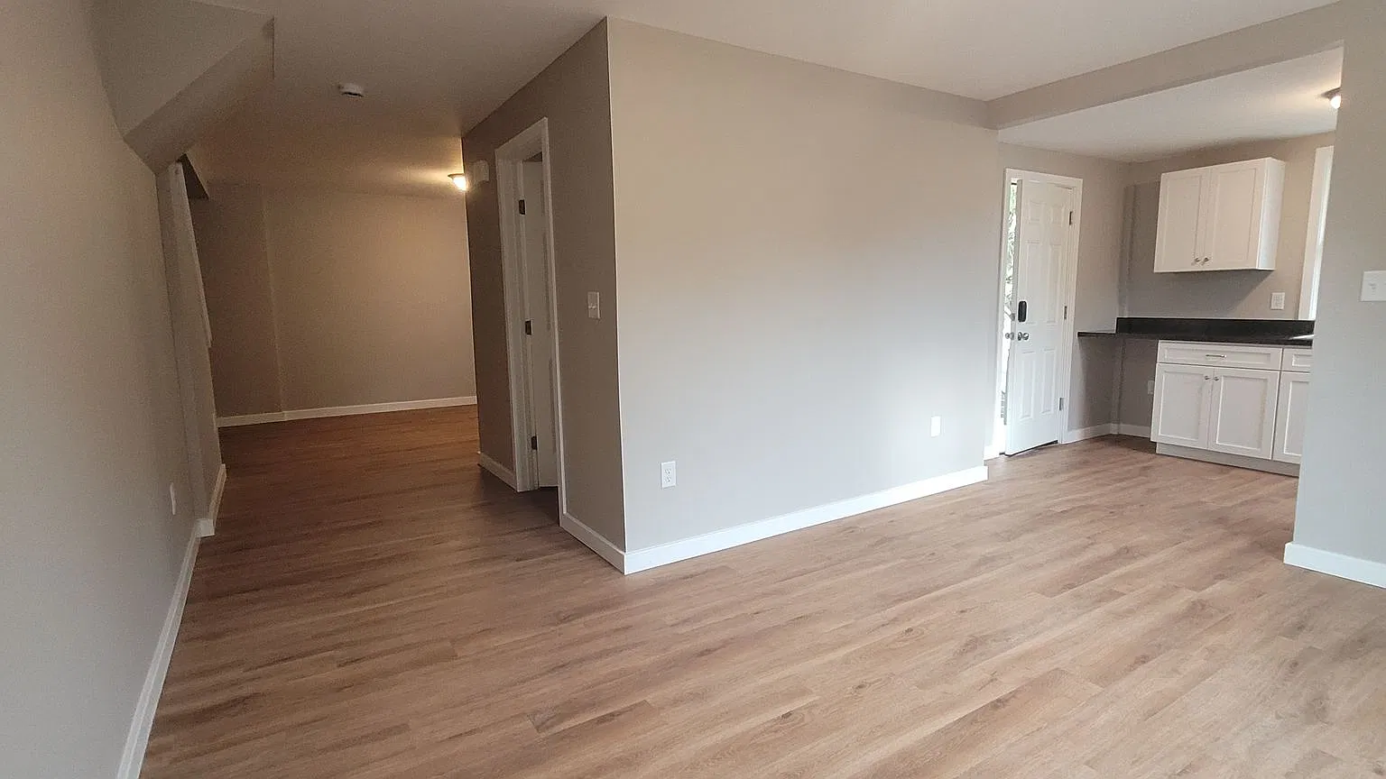220 Rosedale Ave — Photo 1