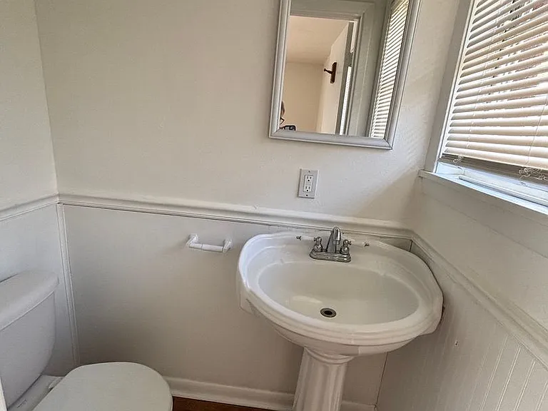 4101 Glen St — Photo 9