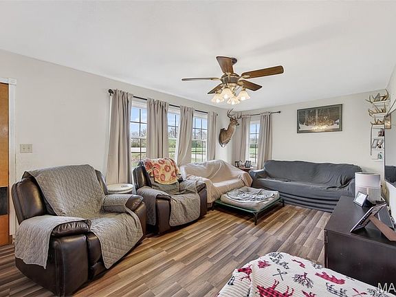 2nd image of 27 Pleasant Knoll Rd