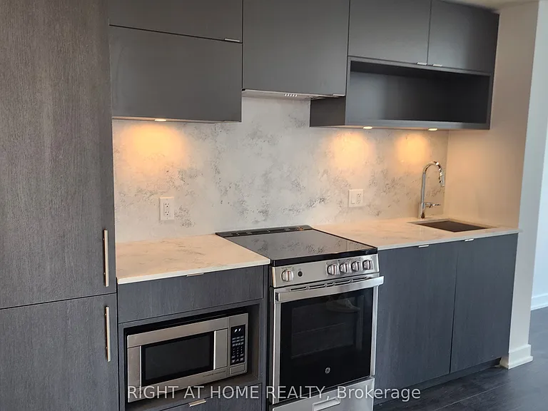 100 Queen St E #1503 — Photo 8