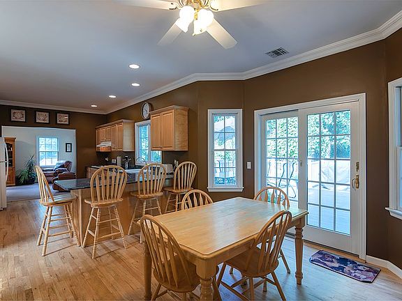 4th image of 72 Cambridge Ct