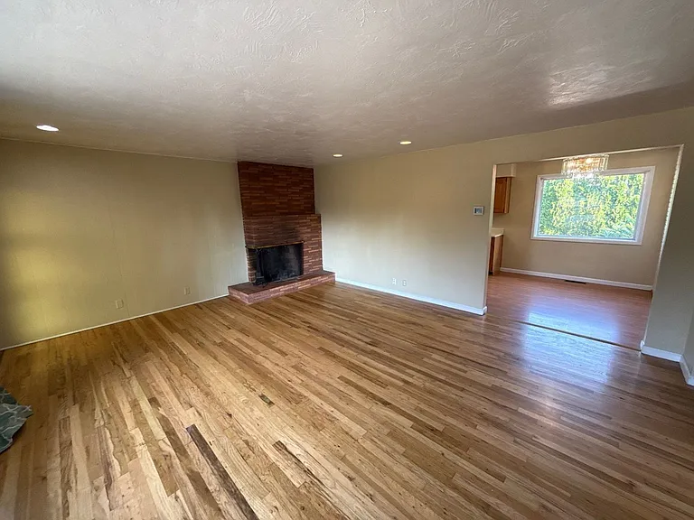 1043 Garlock St S — Photo 5
