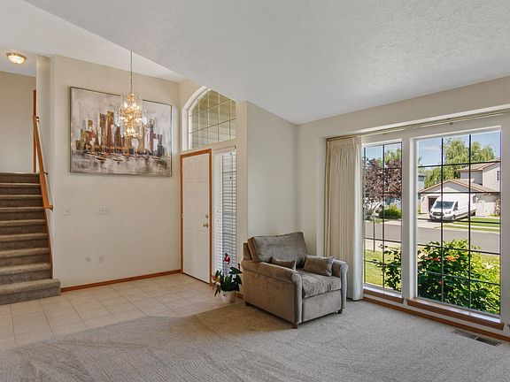5th image of 1414 E Clover Ct