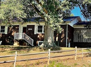 1475 Old Lenoir Rd, Hickory, NC 28601