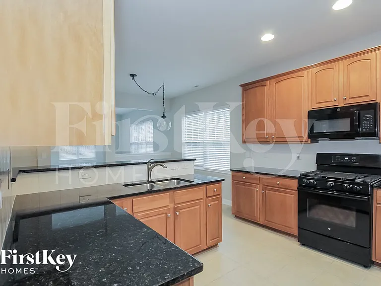 240 Golden Valley Dr — Photo 6