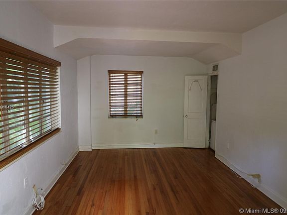 5th image of 20 Alhambra Cir APT 6