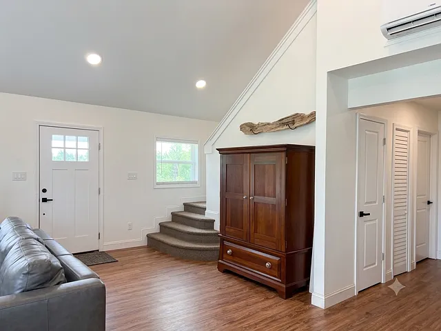 2265 Middle Rd — Photo 2