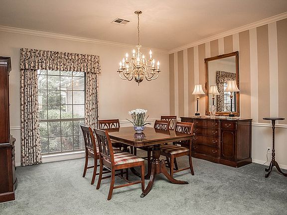 4th image of 608 Christina Dr