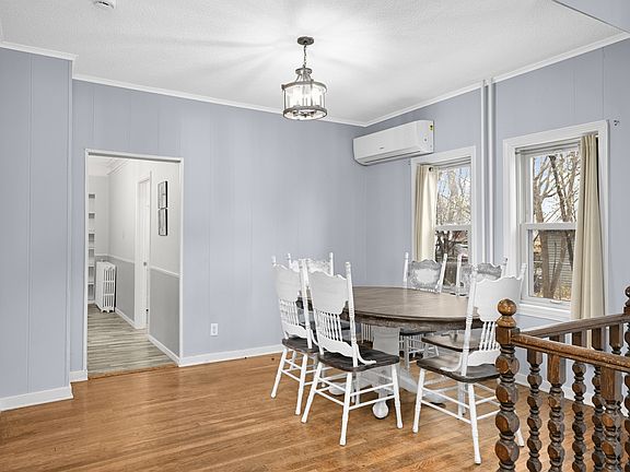 4th image of 810 4th St S #1