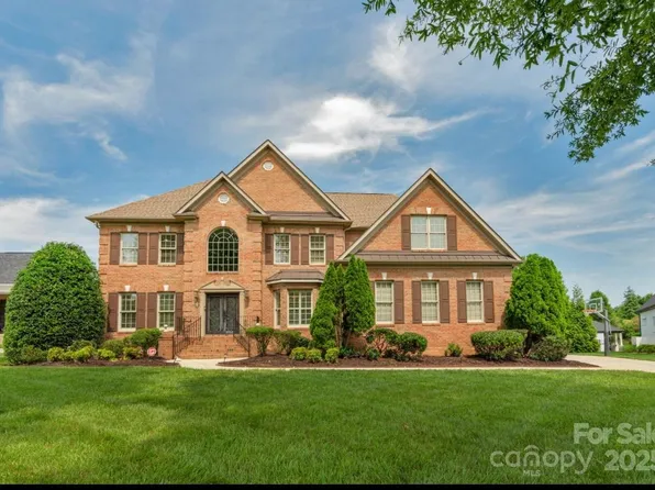 9008 Skipaway Dr, Waxhaw, NC 28173