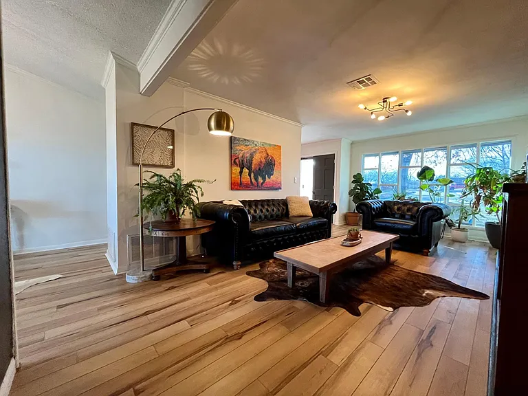 2805 Meadow Ln — Photo 2