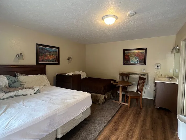 101 Ray Ave — Photo 4