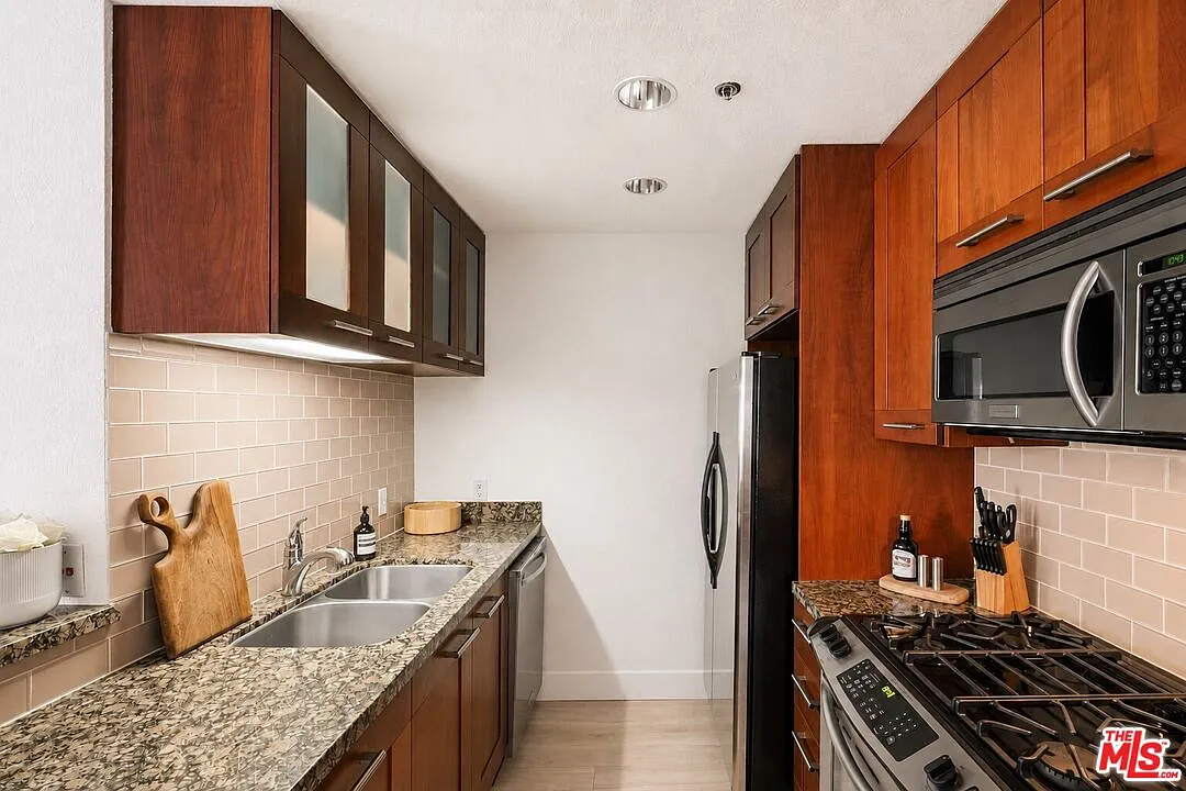 1 bed, 1.0 bath, 700 sqft, $3,500 — Photo 4